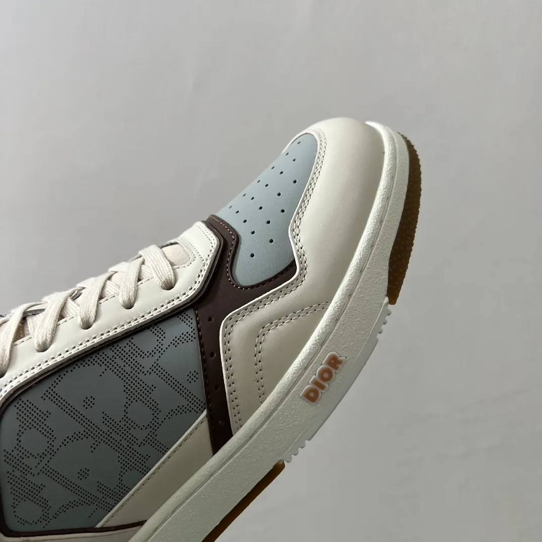 👟👟Ex-factory price 560👟👟 Men's size +10 Dior B27 series ✨2024 upgraded version purchasing agent grade ✨Super🔥sports shoes👫couple shoes. The high version 1:1 adopts oil edge lasting technology, the fabric is imported first-layer cowhide + high-tech fabric, and the inner cowhide + customized lining. TPU original engraved outsole. More than 30 colors of high-soled boots are available. Size: 35-42 for women and 38-46 for men. Bosses are welcome to compare...